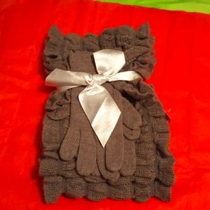 🔴☃️NYC Scarf & Glove SET (NWT)☃️🔴
